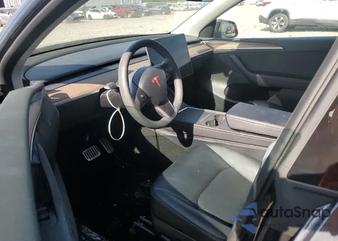 2024 Tesla Model Y из США, поврежденный, VIN 7SAYGAEE9RF015994